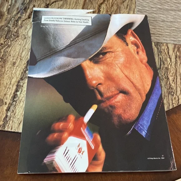 2 Super Bowl Magazines 1995 and 1999 Small wear on corners - Picture 5 of 6